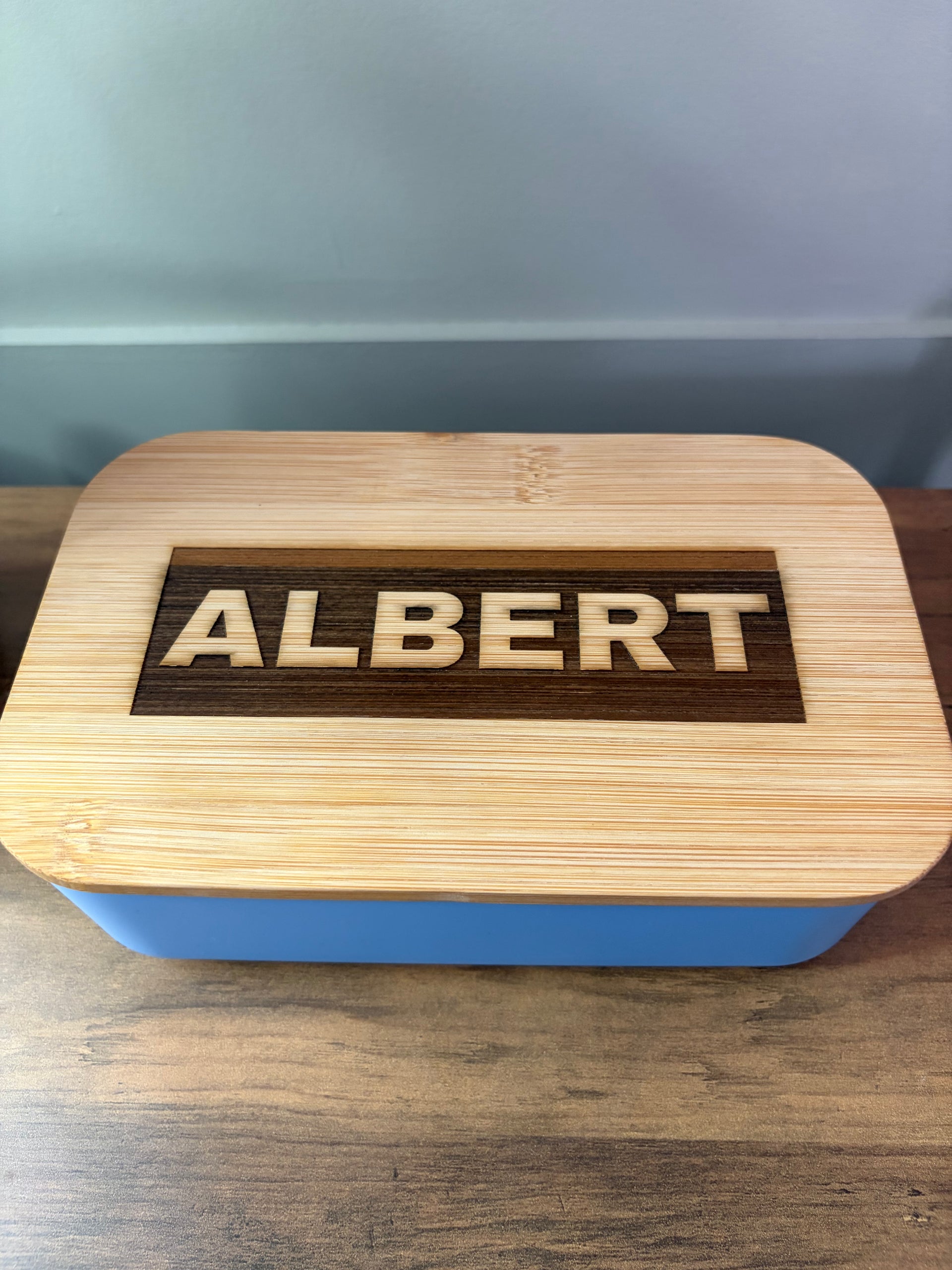 personalised-bamboo-lunch-box-with-engraved-name